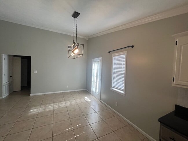 Building Photo - Renovated 3 Bedroom 2 Bath Home for Rent!