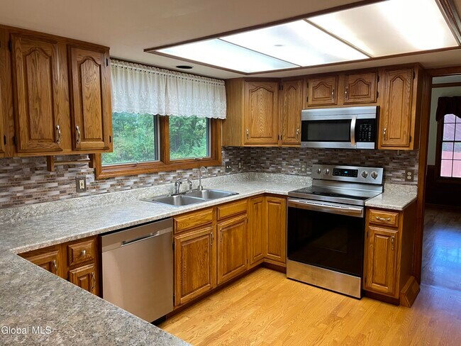 Building Photo - 8 Timberwick Dr