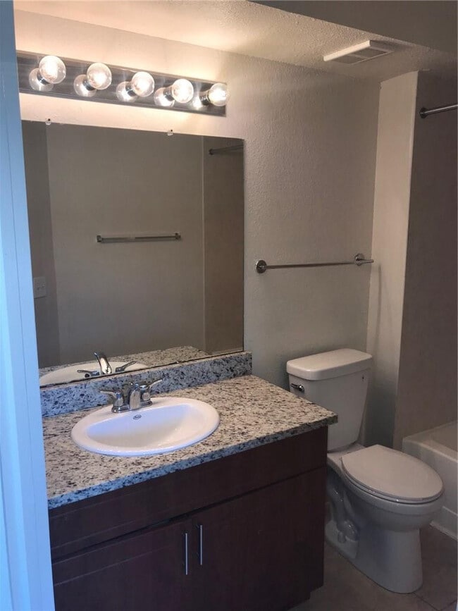 Building Photo - 12400 Vista Isles Dr