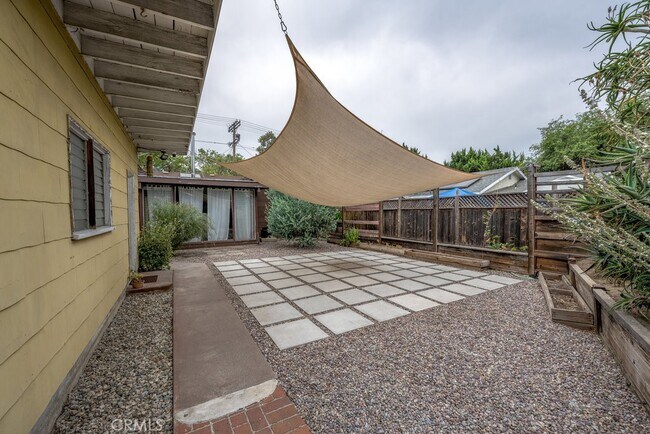 Building Photo - 1243 Yosemite Dr