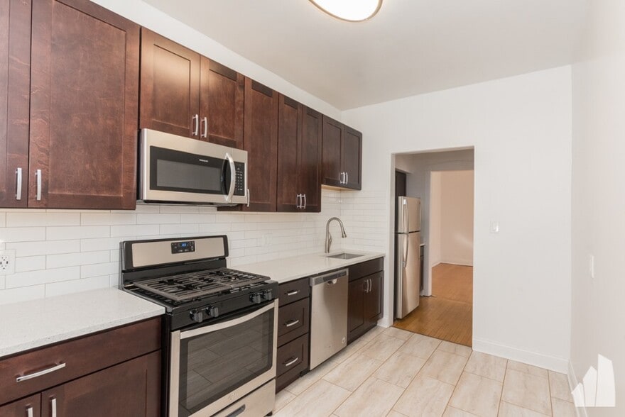 Building Photo - 1212 W Lunt Ave