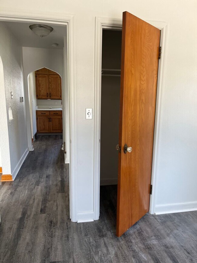 Building Photo - 3 Bedroom Home for rent in Urbandale, IA