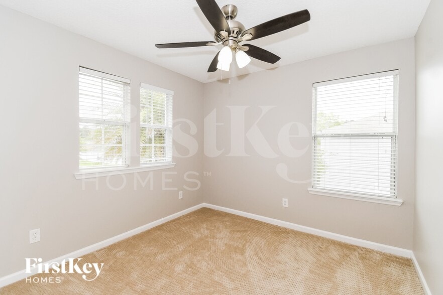 Building Photo - 4500 Oak Moss Loop