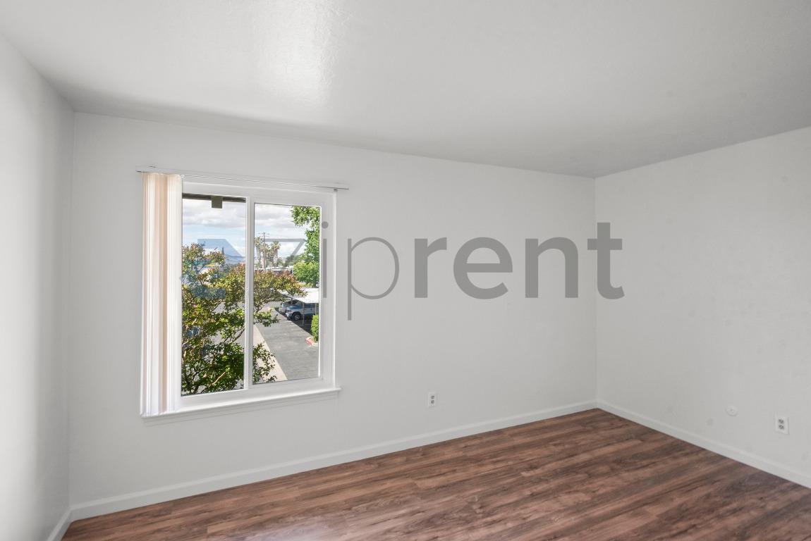 Building Photo - Unit 202