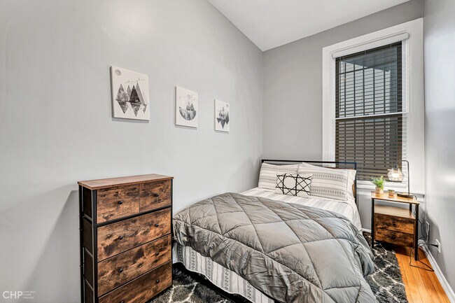 Building Photo - 2202 N Clybourn Ave