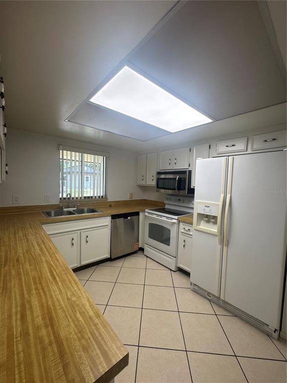 Building Photo - 2329 Pine Tree Ct