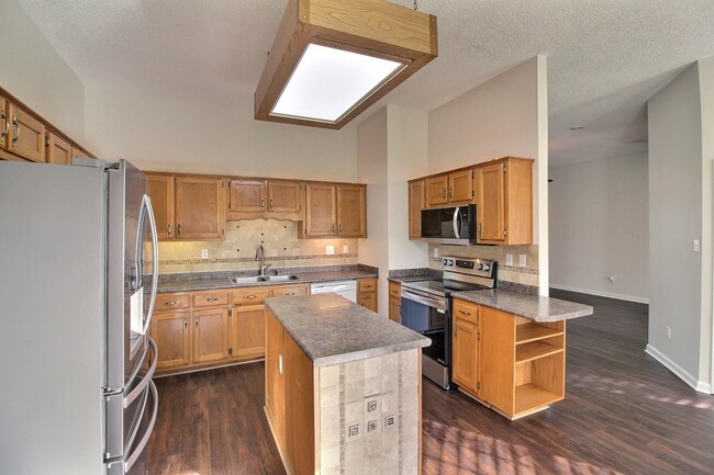 Building Photo - 1479 Wolf Ridge Dr