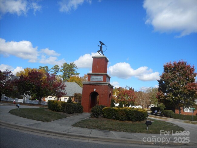 Building Photo - 3804 York Aly