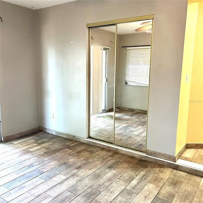 Building Photo - 2152 Greenbriar Blvd