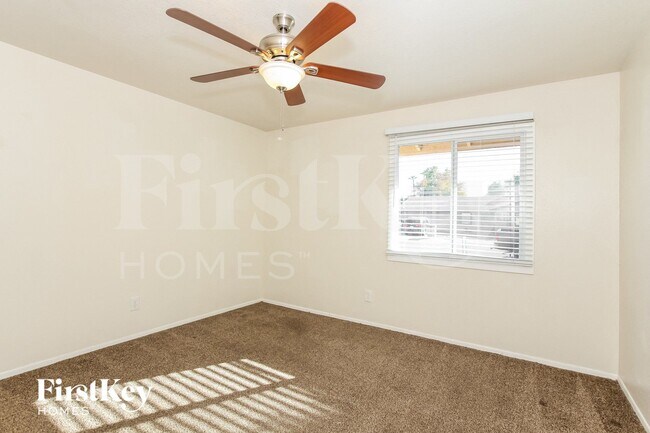 Building Photo - 3502 E Greenway Ln