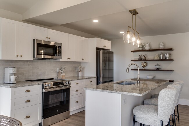 Building Photo - 7223 University Ave