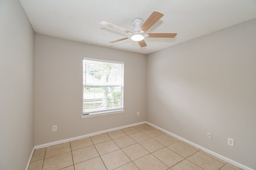 Building Photo - 3341 Volley Dr