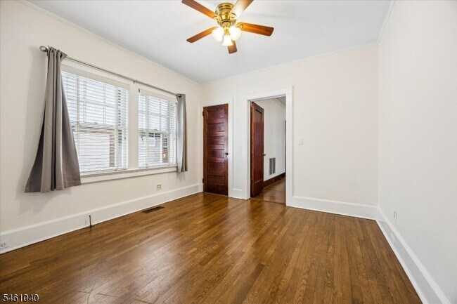 Building Photo - 44 Walnut Crescent
