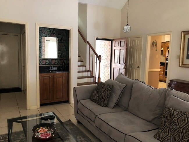 Building Photo - 8715 Lawncliff Ln