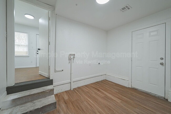 Building Photo - 3704 SW 40th Pl