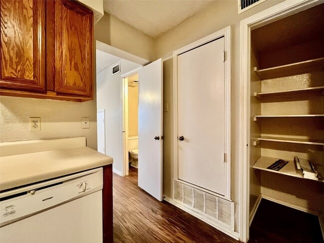 Building Photo - 3055 Olympia Dr