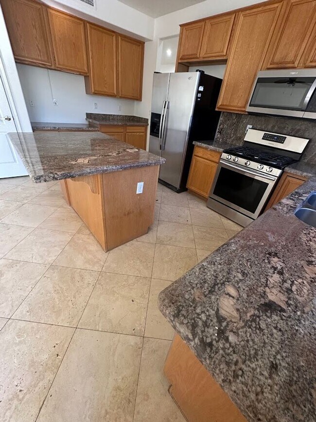 Building Photo - Gorgeous 4 bedroom Scottsdale home with POOL and 3 car garage