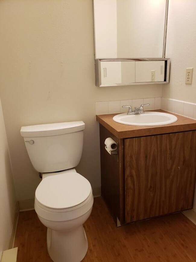Building Photo - PROMO *$250 Admin Fee Waived* Lovely 2BR C...