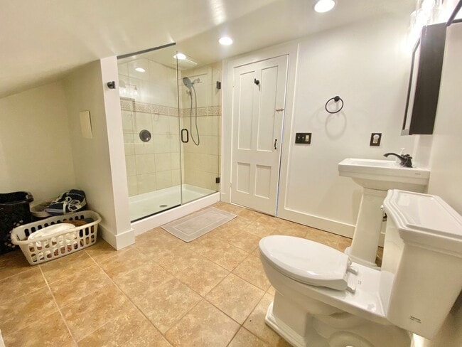 Building Photo - 3 Bedroom House Colchester Available 8/15