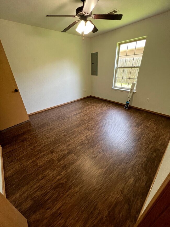 Building Photo - 1409 Poplar St