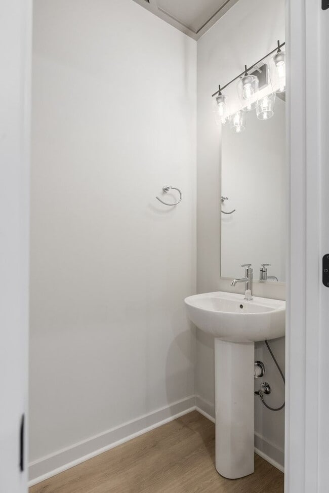 Building Photo - Stunning End Unit 2 bedroom 2 bath East Nashville Townhome with garage