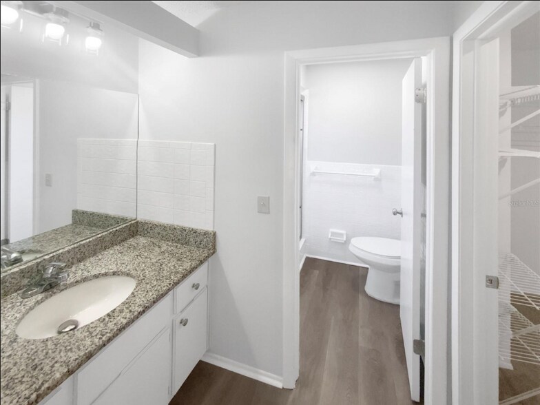 Building Photo - 7846 Cayuga Dr