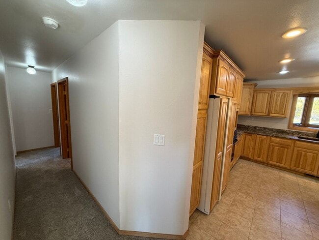 Building Photo - 3 Bed 2 Bath Large Semi-Rural Modern Beaut...