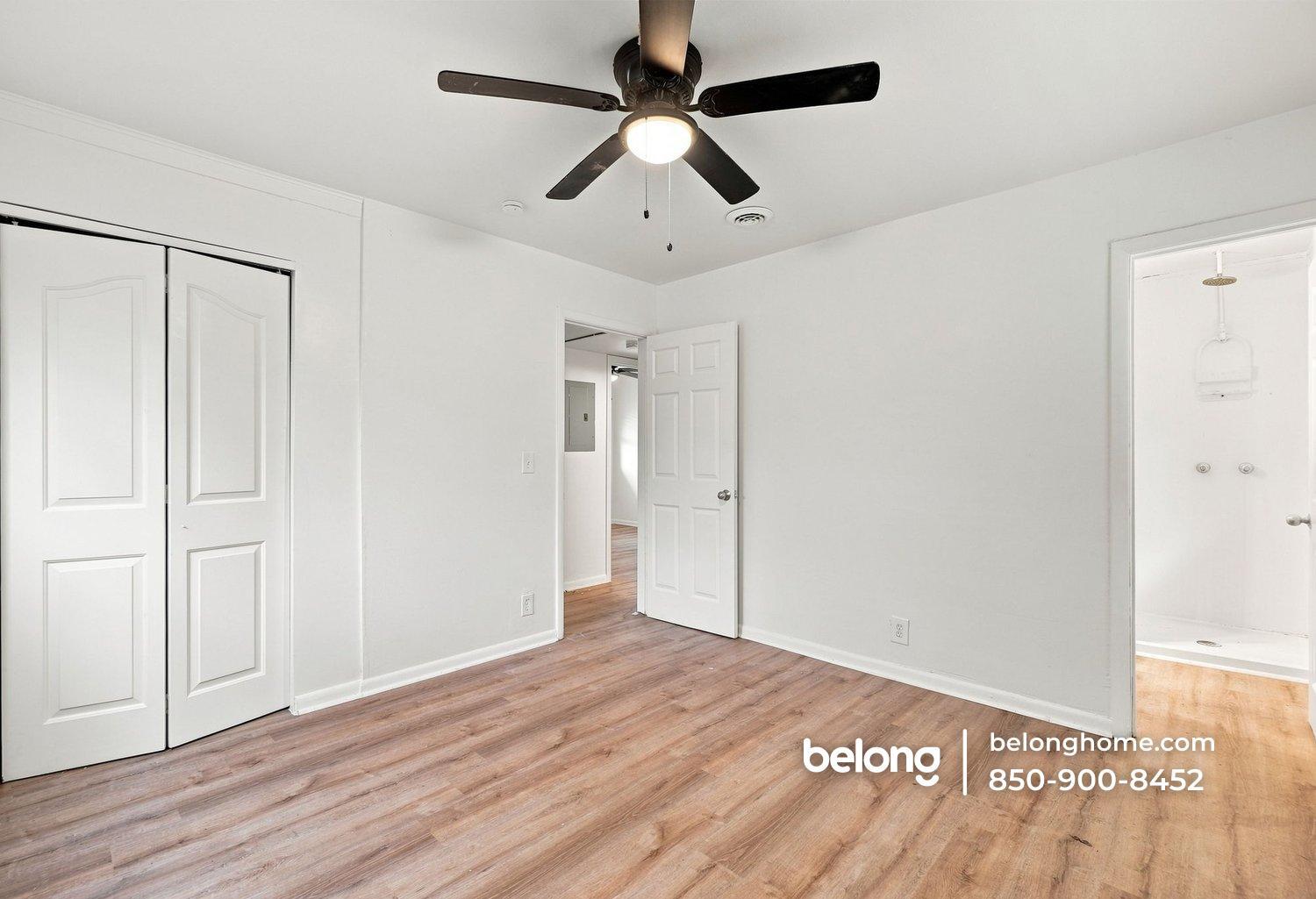 Building Photo - 6011 Greenwood Ln