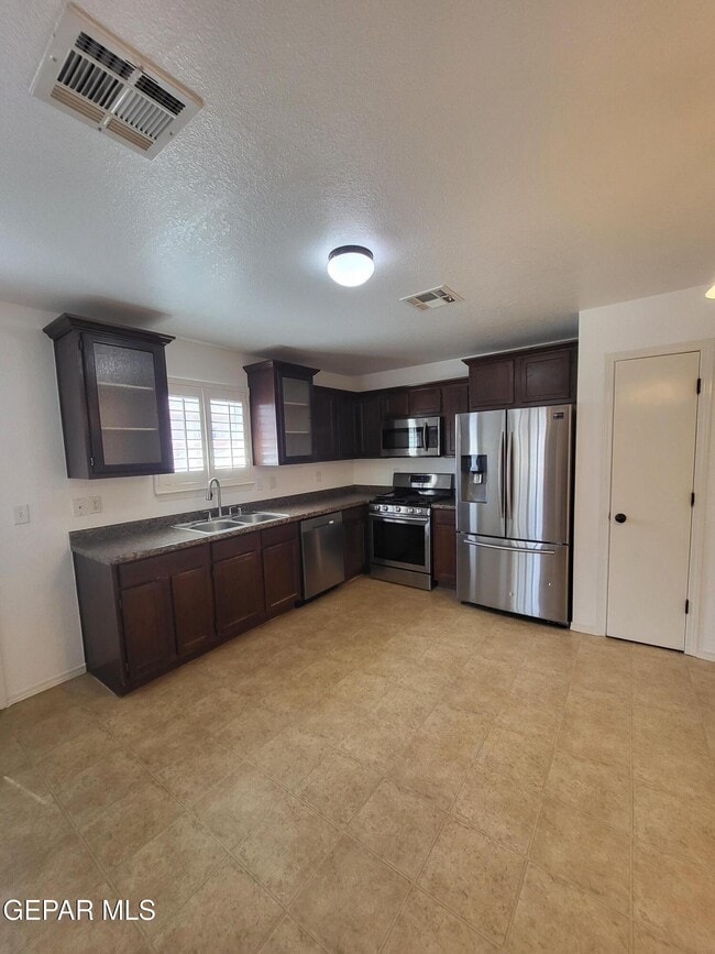 Building Photo - 1733 Shreya St