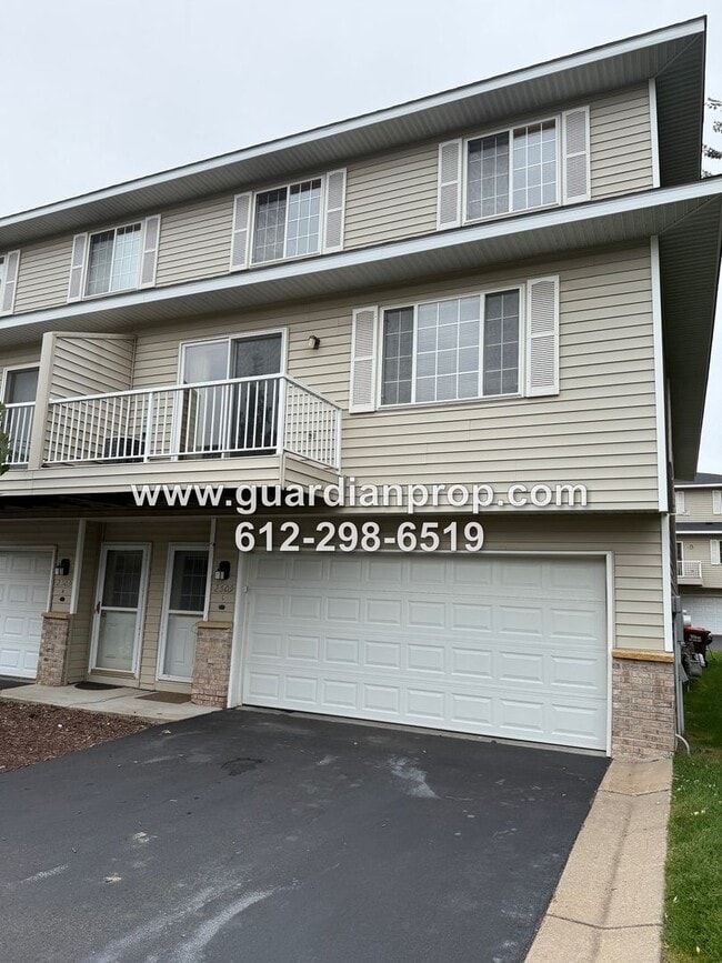 Building Photo - End Unit Townhouse Available Now, Updated ...