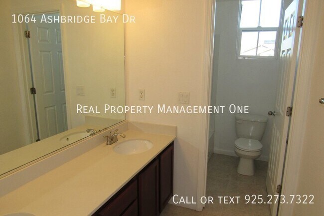 Building Photo - 1064 Ashbridge Bay Dr