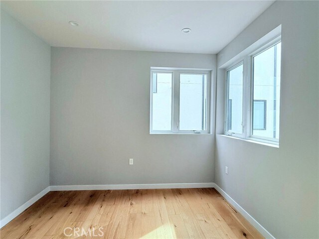 Building Photo - 1729 S Barrington Ave