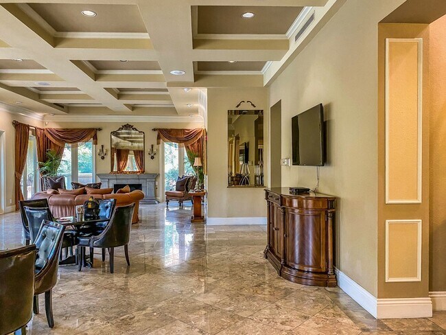 Building Photo - "Chic Las Vegas Condo Oasis: 1-Bedroom Gem with Granite Touch - 530 Sq Ft of Style!"