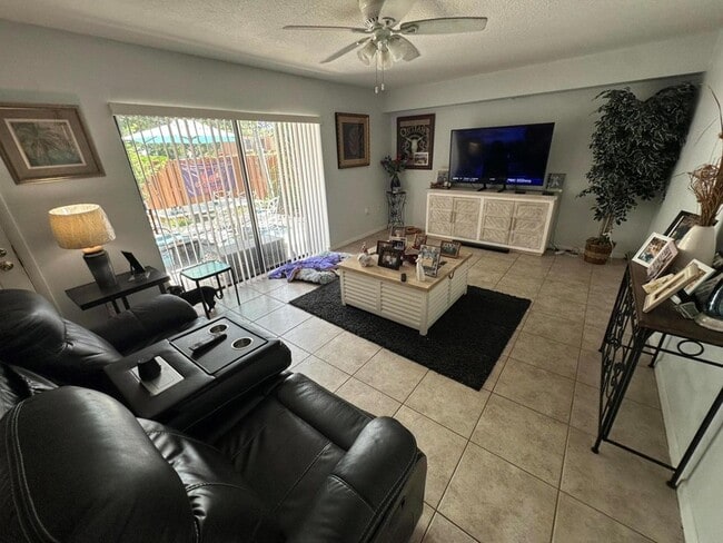 Building Photo - 246 Charter Way