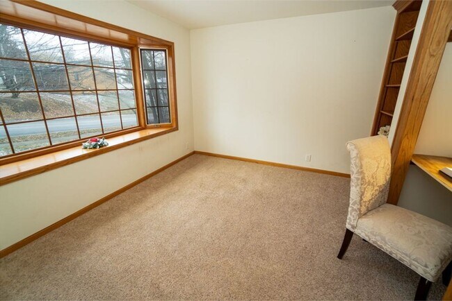 Building Photo - Charming 3-Bedroom Home with Fireplaces an...