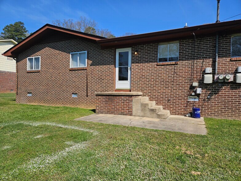 Back entrance patio - 3696 Bennett Rd