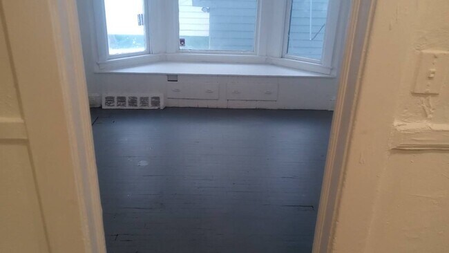 Building Photo - 441 Eddy Rd