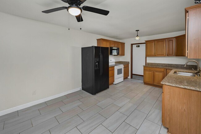 Building Photo - 1405 Parkdale Dr