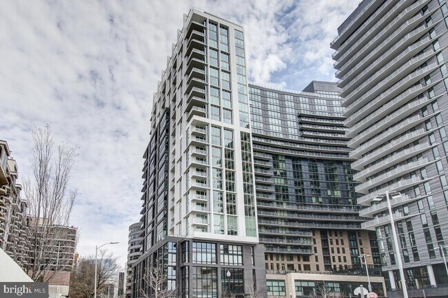 Building Photo - 1781 N Pierce St