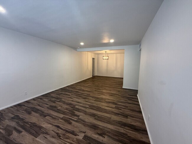 Building Photo - 8906 Lexington Ave NE