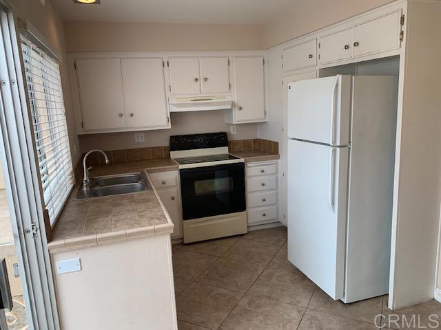 Building Photo - 3839 Vista Campana S