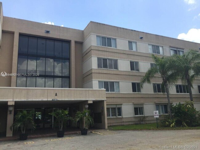 Building Photo - 14830 Naranja Lakes Blvd