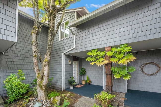 Building Photo - 540 N Hayden Bay Dr