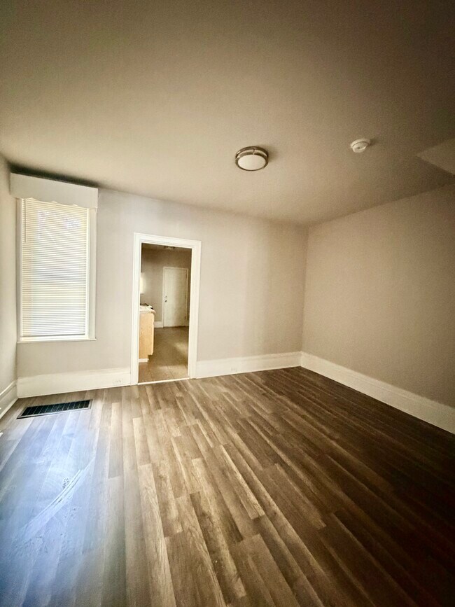 Building Photo - 27 N Edgewood St