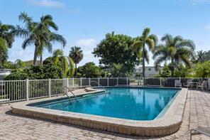 Building Photo - 2734 NE 27th Ct