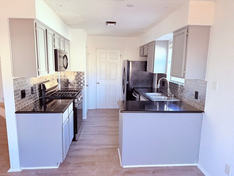 Building Photo - 914 Dover Pass