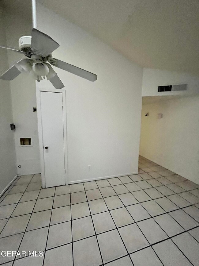 Building Photo - 5524 Oakbriar Cir