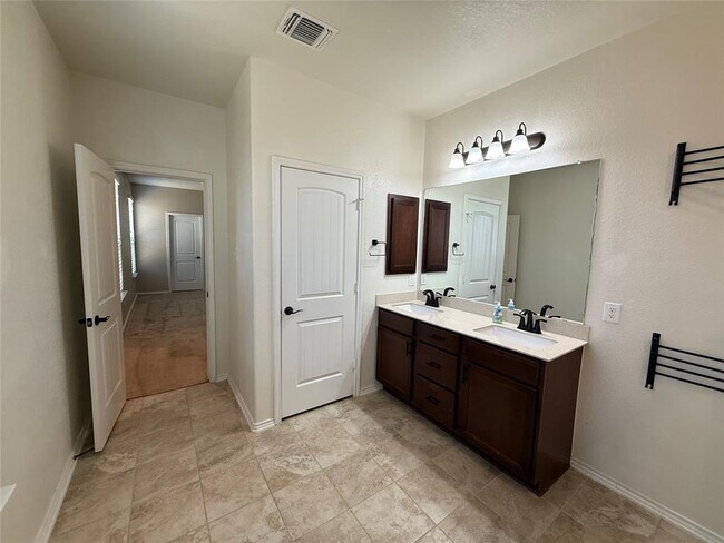 Building Photo - 334 Reunion Ln