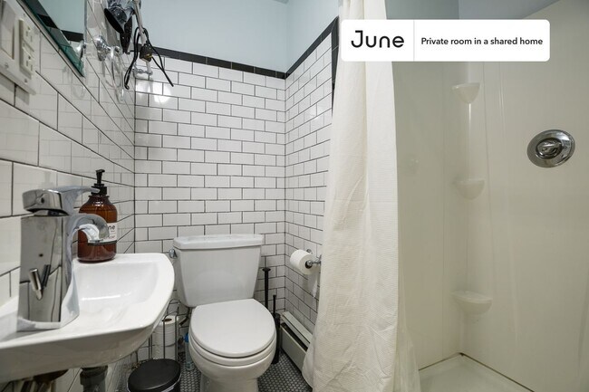 Building Photo - Room in Shared 4 bed/2 bath home in Upper East Side