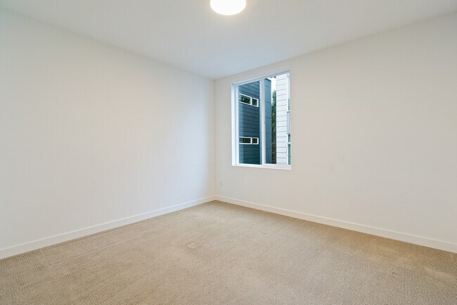 Building Photo - 2614 SW Nevada St